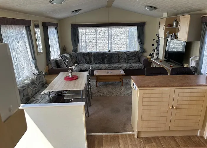Caravan To Hire Lyon'S Robin Hood Rhyl
