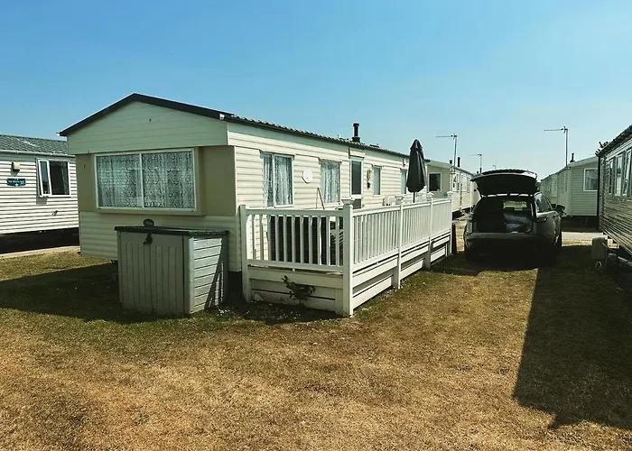 Caravan To Hire Lyon'S Robin Hood Rhyl