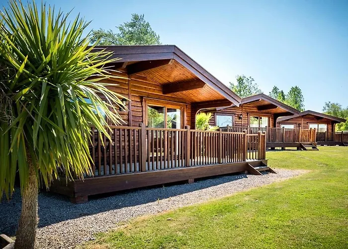 Fingle Glen Lodges Whitestone