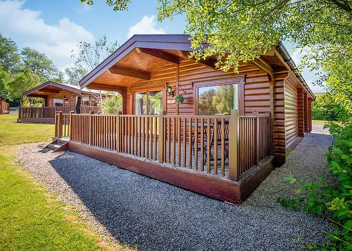 Fingle Glen Lodges Whitestone